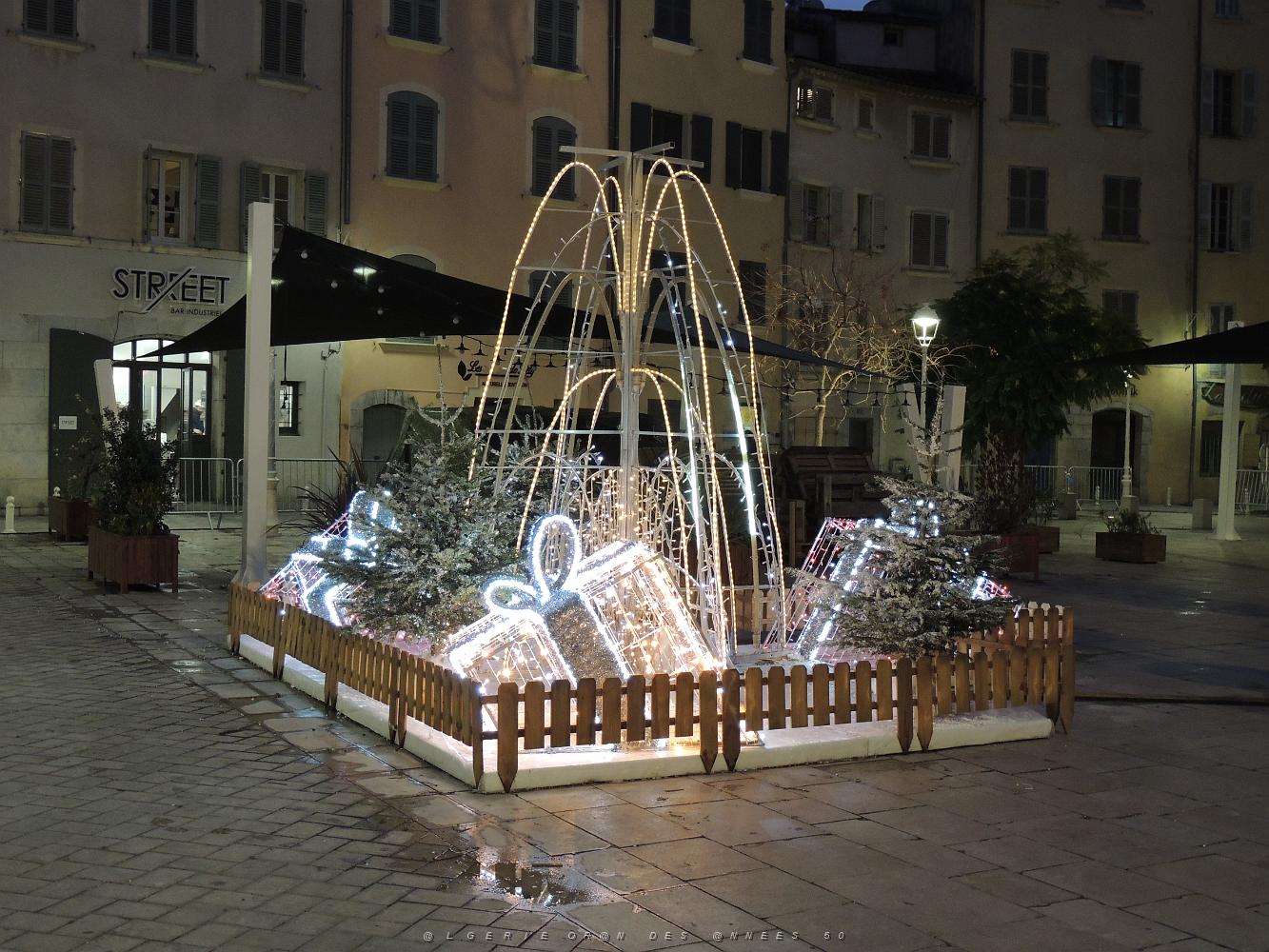 42 Toulon Place de l'Equerre.JPG -           
